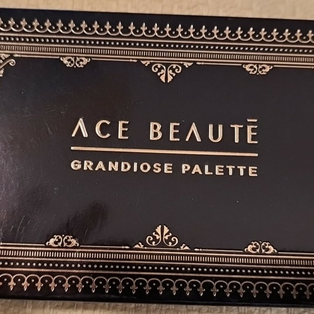 Ace Beauté Grandiose Palette - Black and Gold